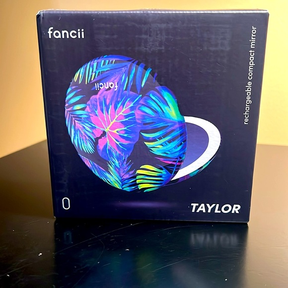 🔥 LED COMPACT MIRROR - Picture 2 of 8